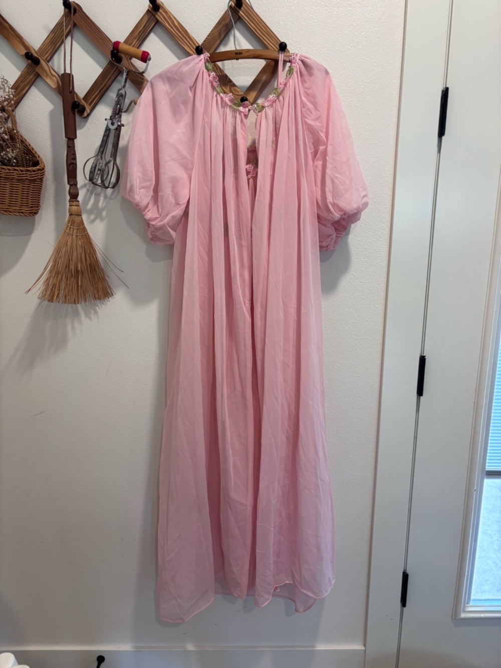 Vintage 1950’s ILGWU pink floral nightgown with dress cape. Beautiful! Size med